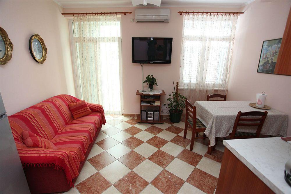 Split Apartments Peric Exterior photo