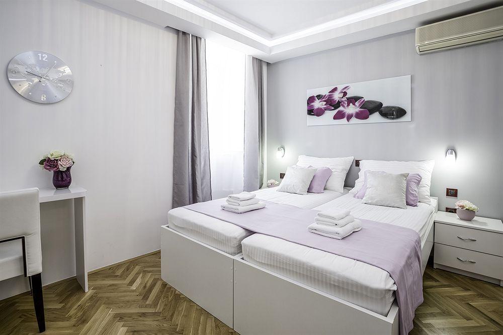 Split Apartments Peric Exterior photo