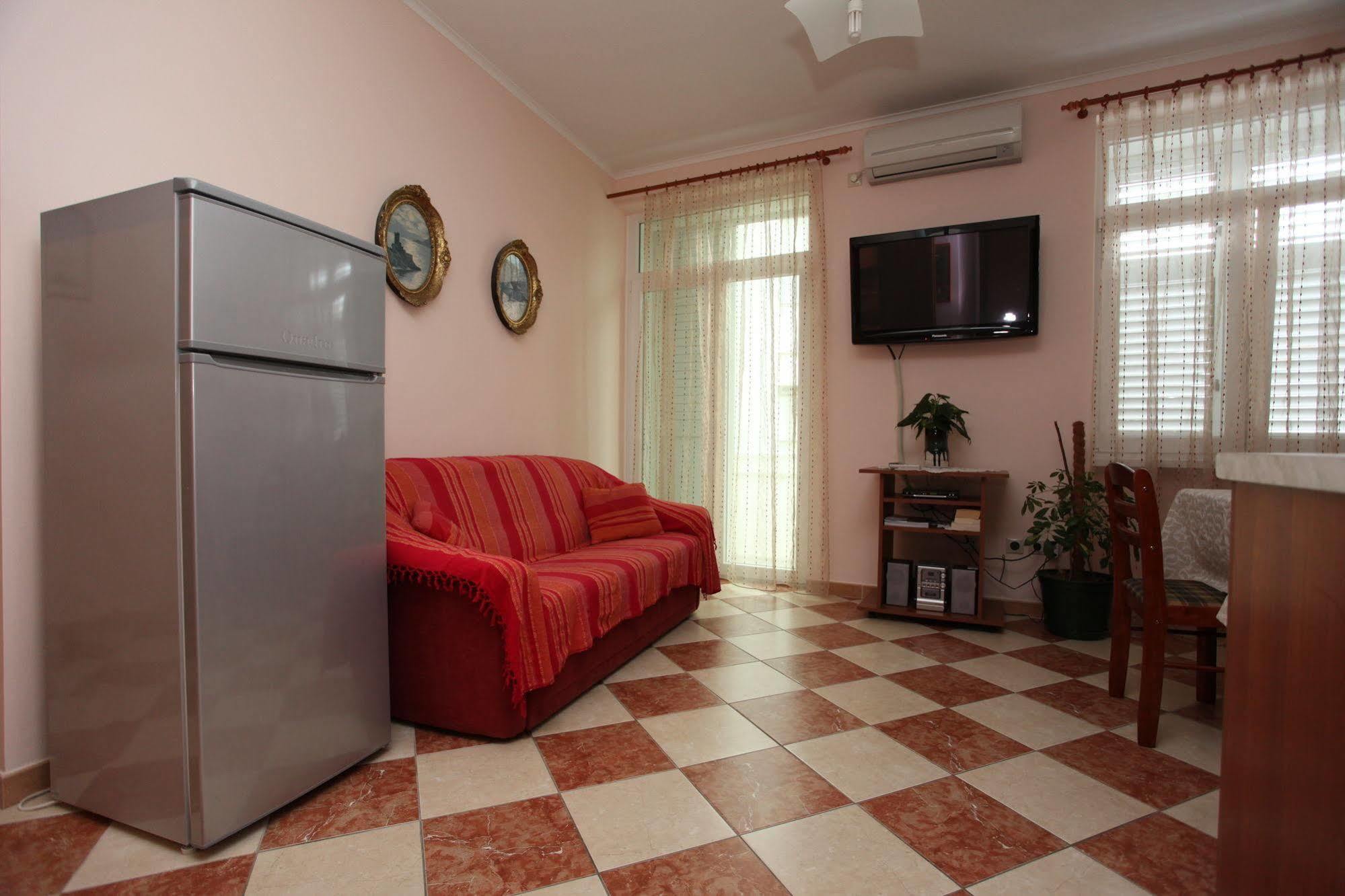 Split Apartments Peric Exterior photo