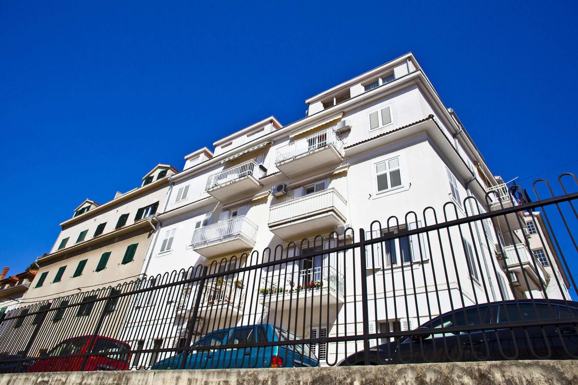 Split Apartments Peric Exterior photo