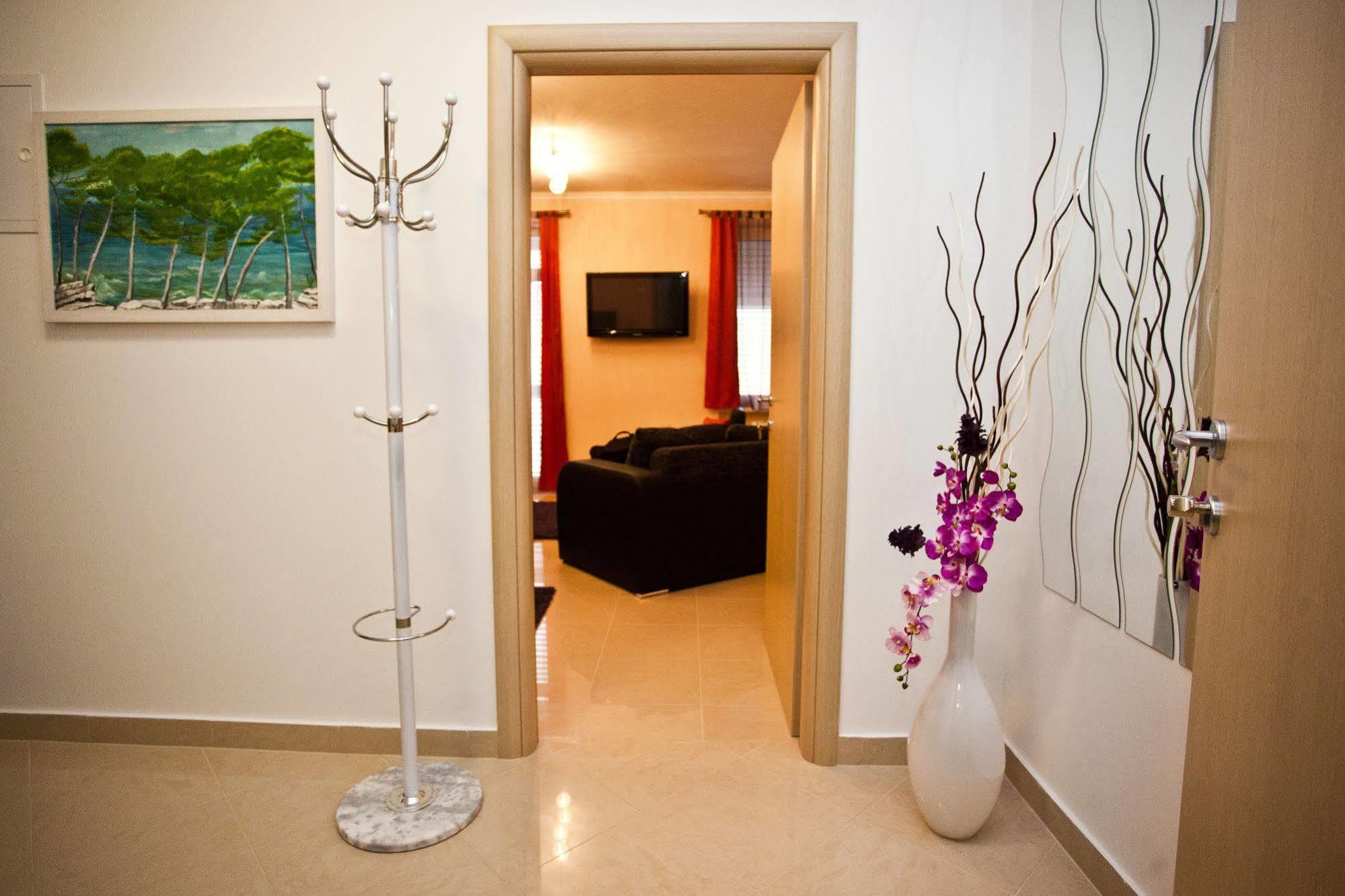 Split Apartments Peric Exterior photo